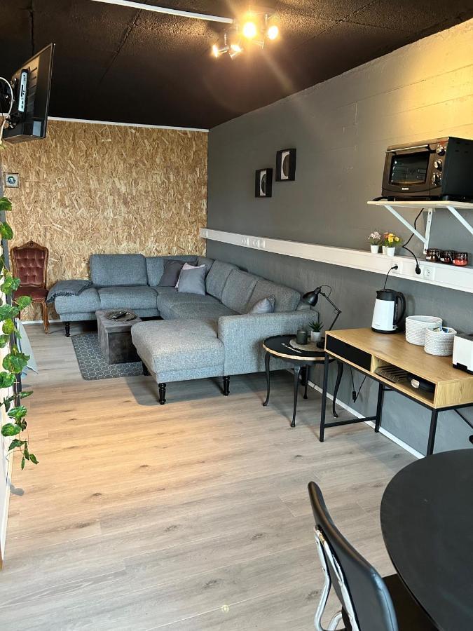 The Little Guesthouse Downtown - Keflavik Airport Exterior photo